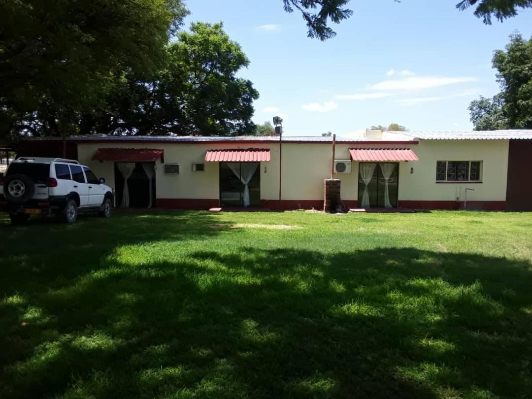 Bambi Lodge Grootfontein Exterior photo